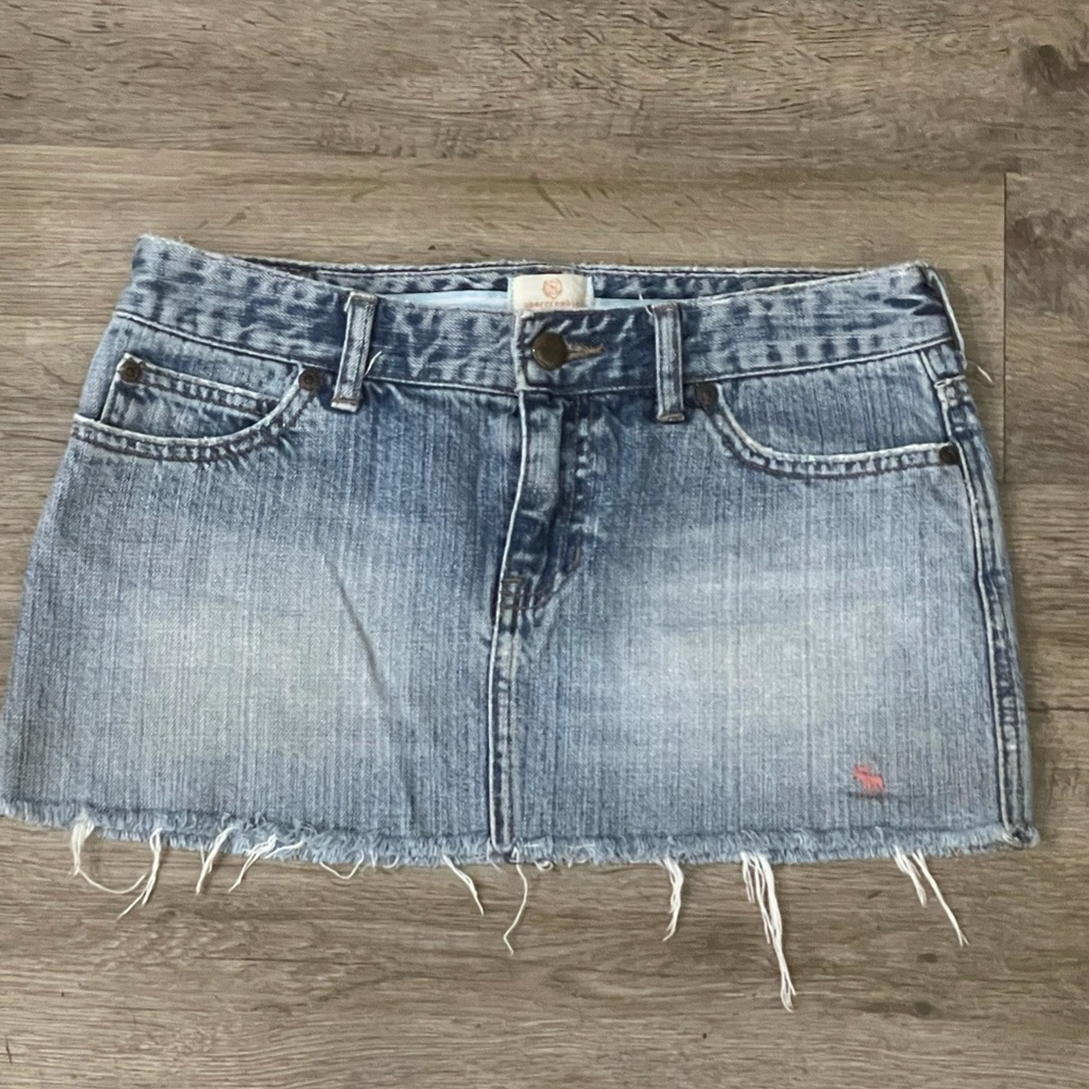 Abercrombie Mid wash Distressed mini skirt